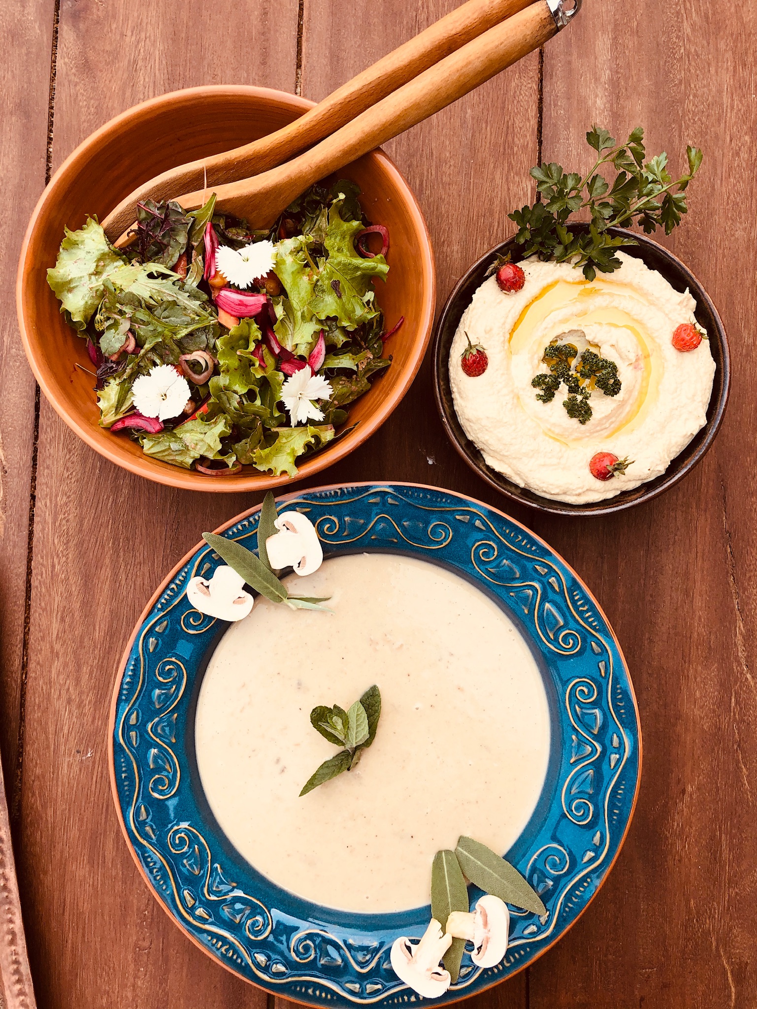 Repas végétarien préparé à Vishuddhi Alaya au Népal