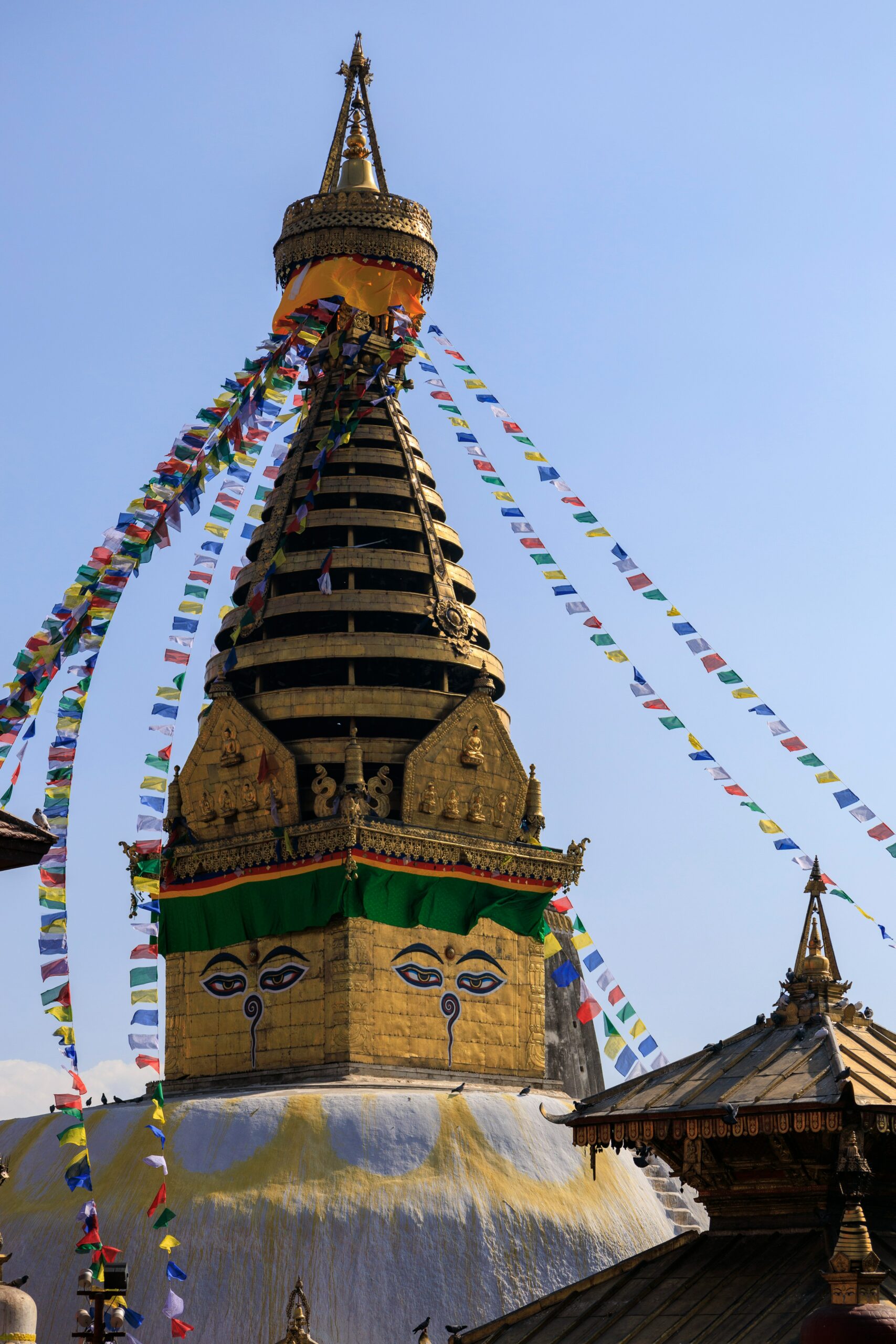 Stupa de Swayambhunath et drapeaux de prières bouddhistes à Katmandou